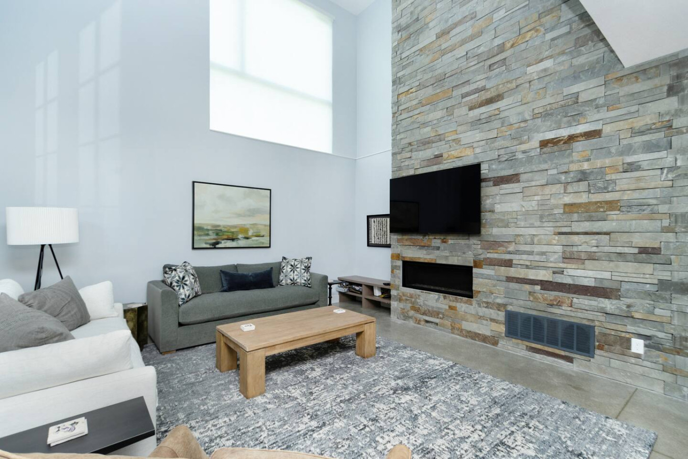 Modern Back 9 Retreat, Walk to Golf, Double Shower