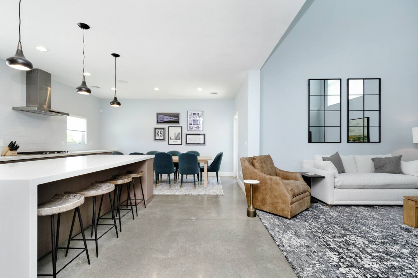 Modern Back 9 Retreat, Walk to Golf, Double Shower