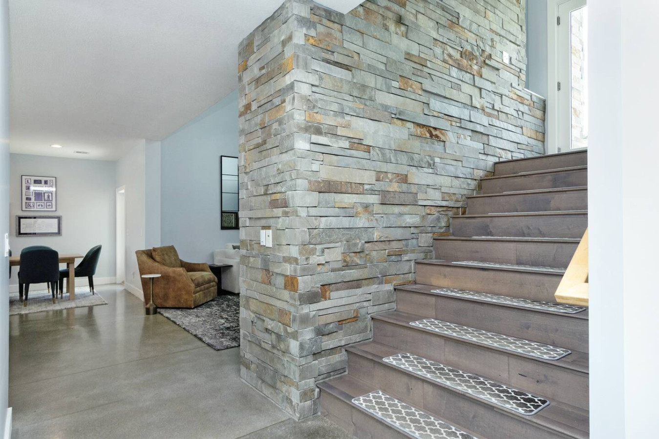 Modern Back 9 Retreat, Walk to Golf, Double Shower