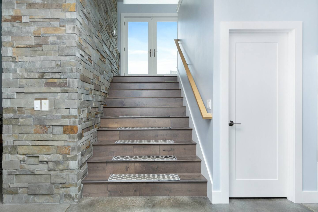 Modern Back 9 Retreat, Walk to Golf, Double Shower