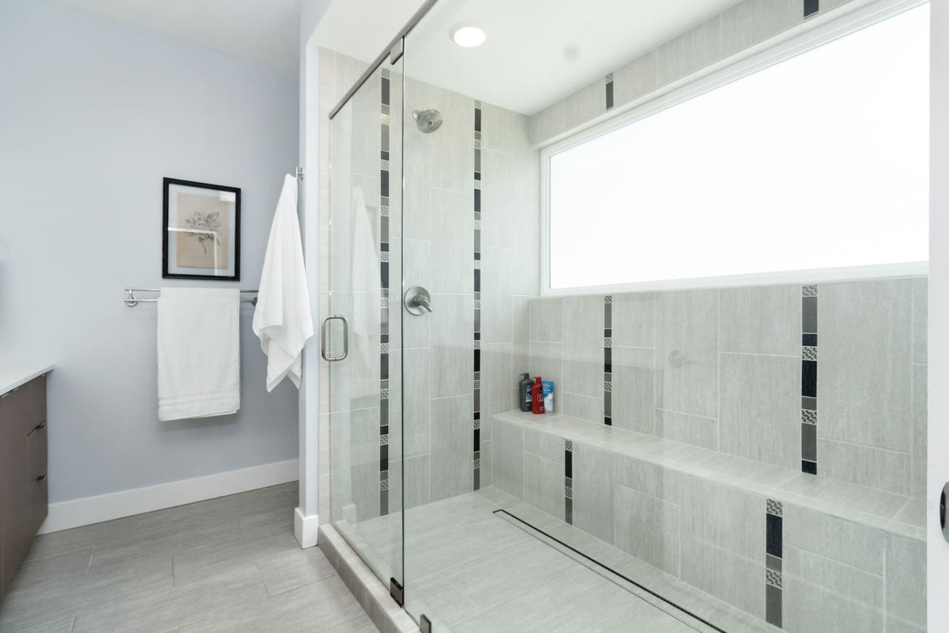 Modern Back 9 Retreat, Walk to Golf, Double Shower