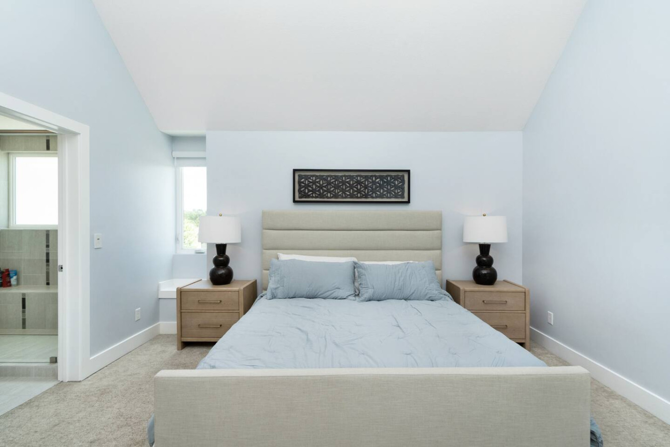 Modern Back 9 Retreat, Walk to Golf, Double Shower
