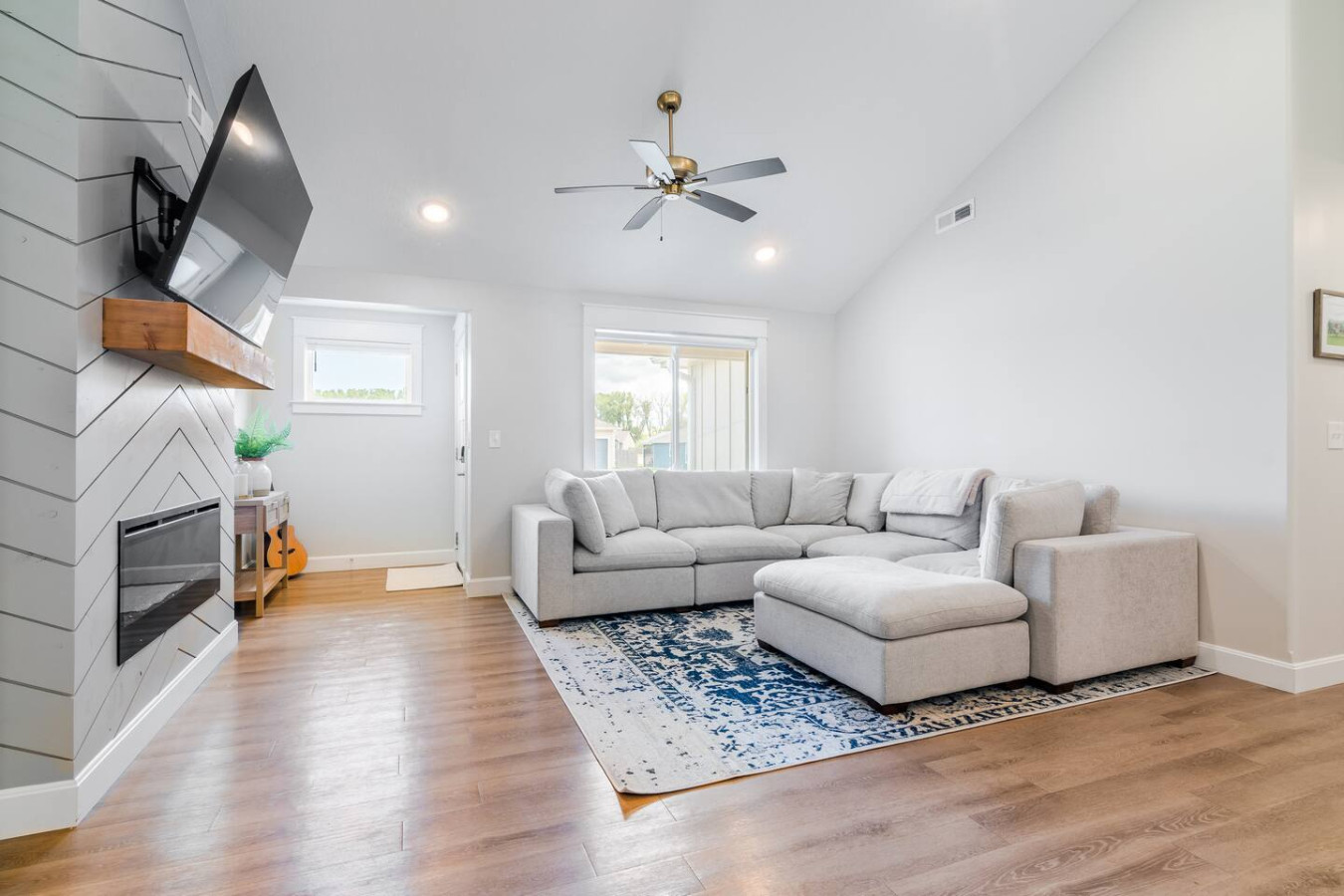 Double Shower, 3bd Centrally Located, TV per room