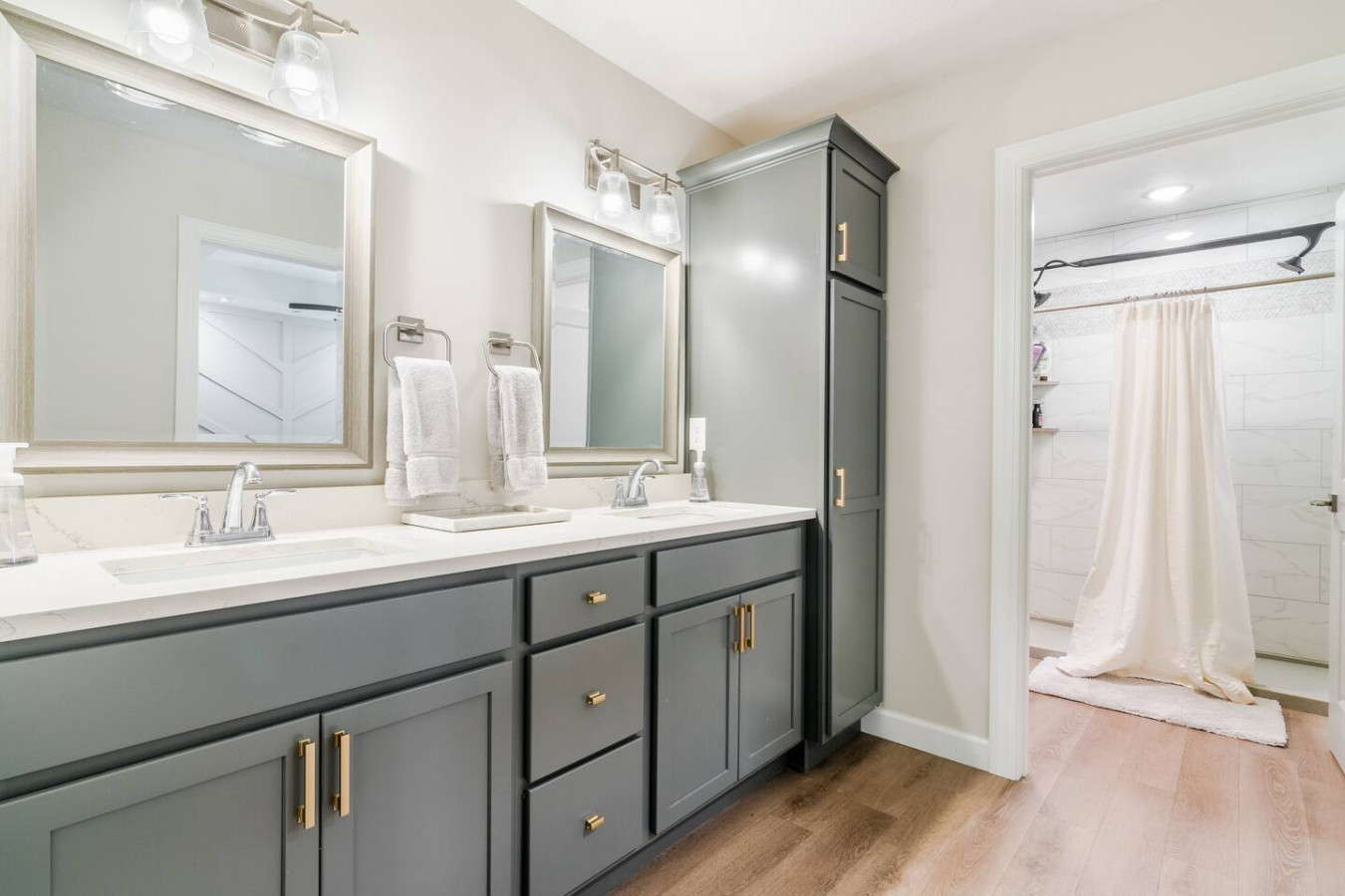 Double Shower, 3bd Centrally Located, TV per room