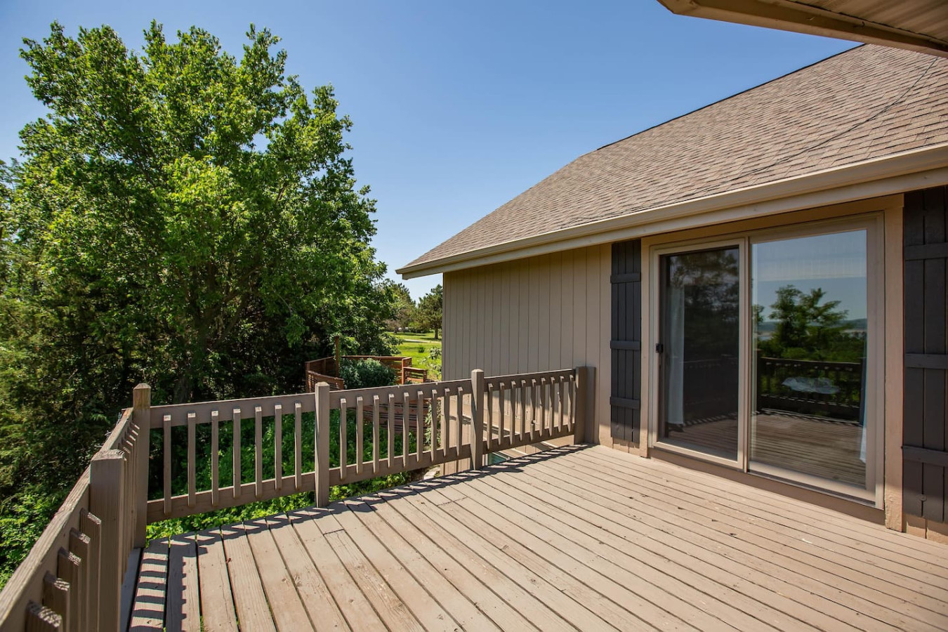 Castle Retreat: Lakeview Luxury
