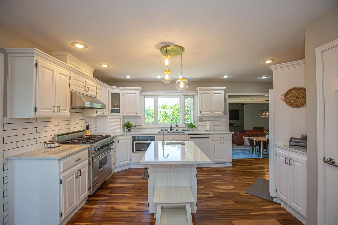 Castle Retreat: Lakeview Luxury