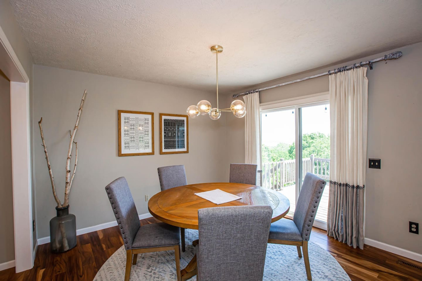 Castle Retreat: Lakeview Luxury
