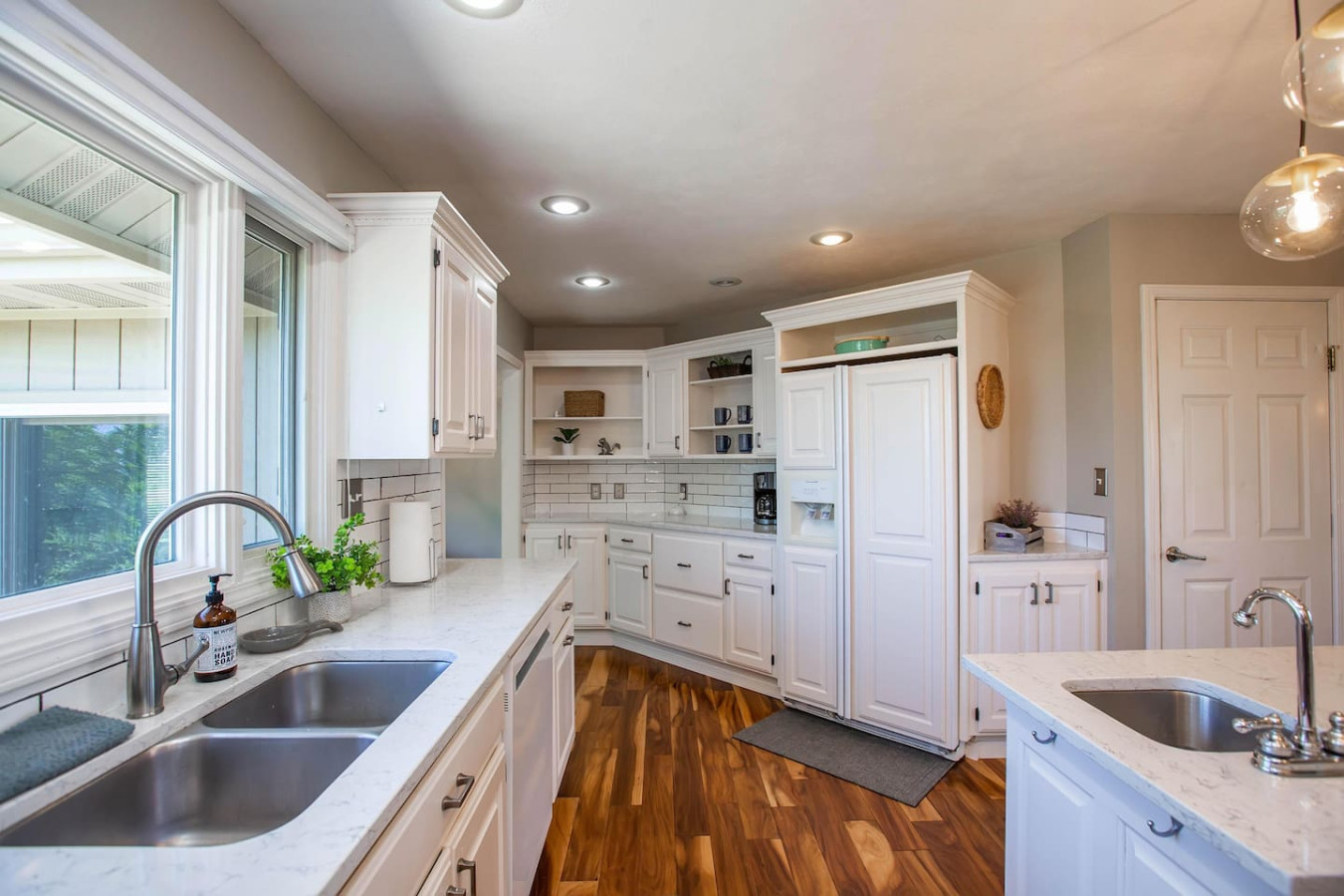 Castle Retreat: Lakeview Luxury