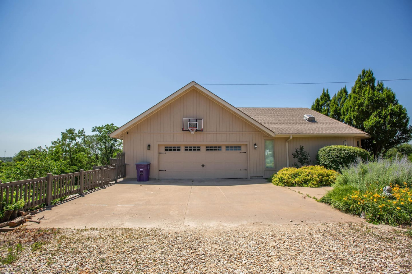 Castle Retreat: Lakeview Luxury