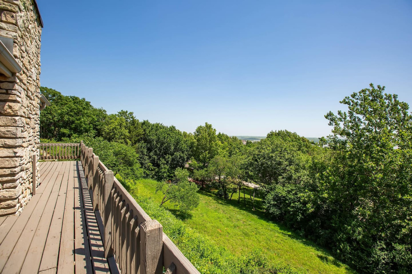 Castle Retreat: Lakeview Luxury