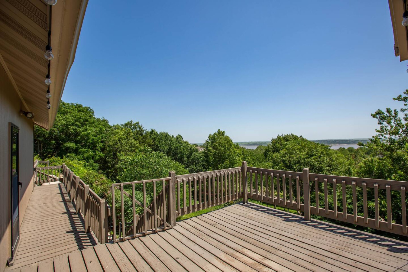 Castle Retreat: Lakeview Luxury