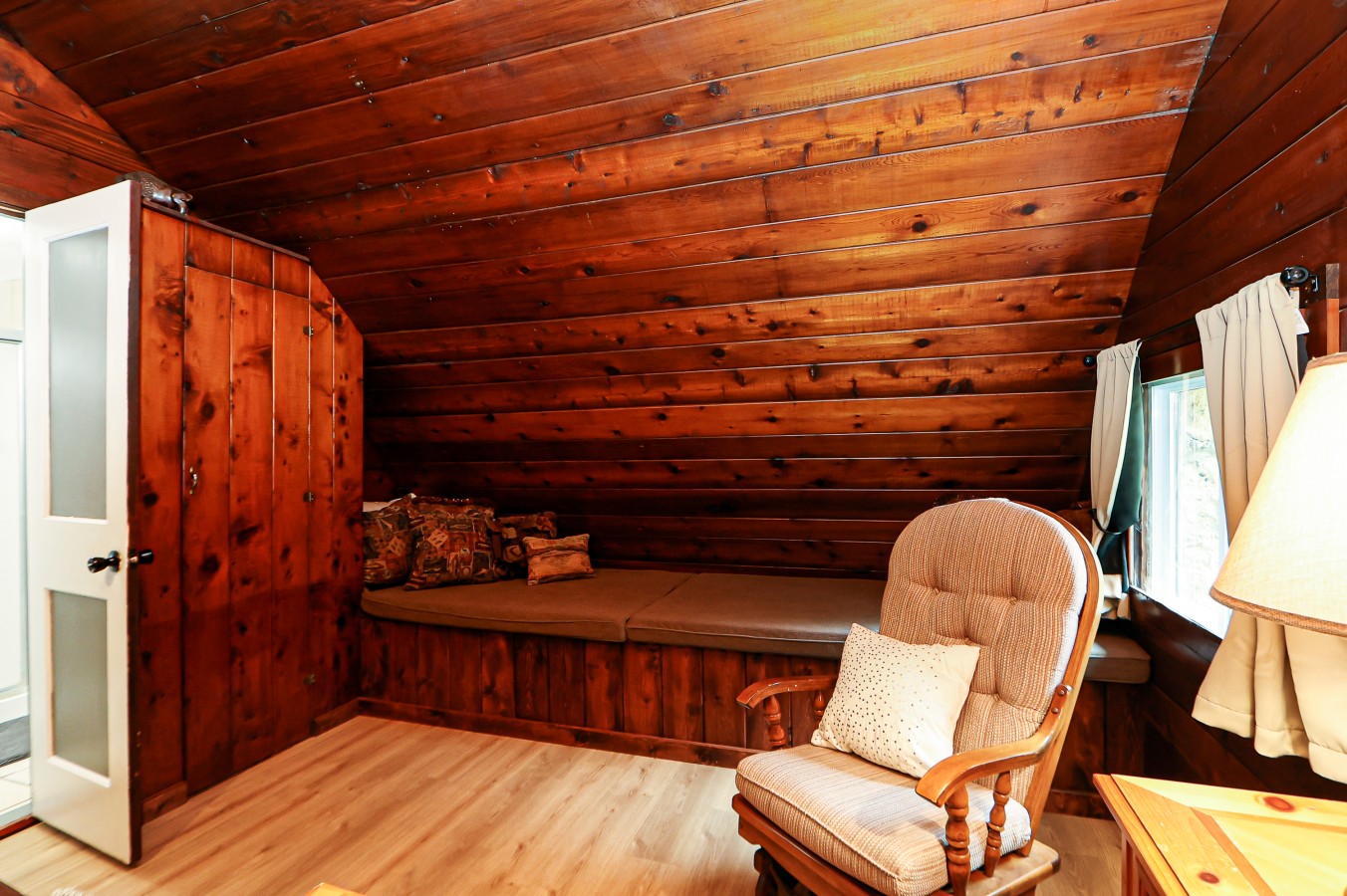 Peaceful Lake Cabin 3BD - Surrounded by Nature