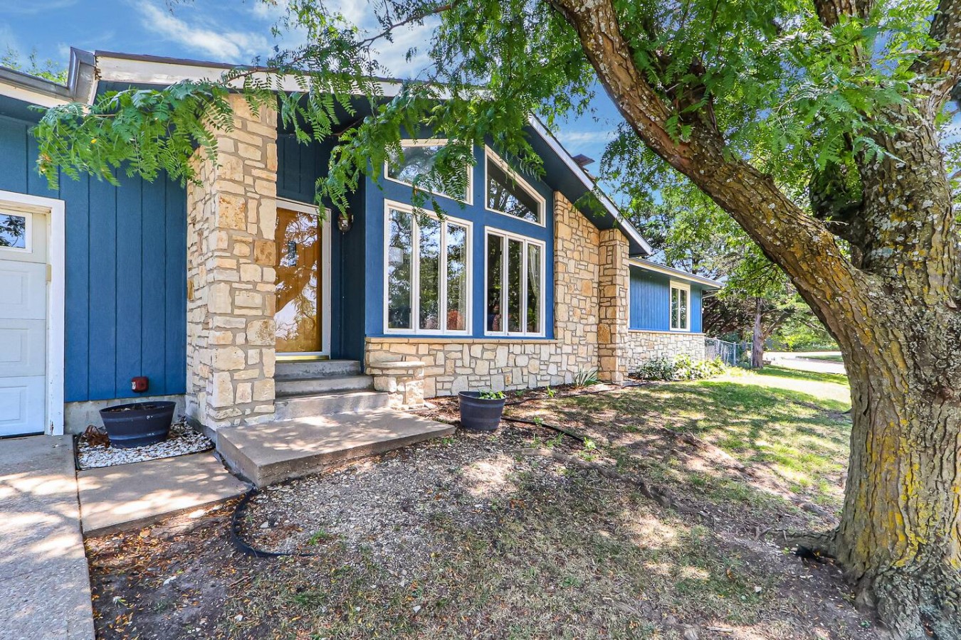 Family favorite: theater, clubhouse, toys, 4BR/3BA