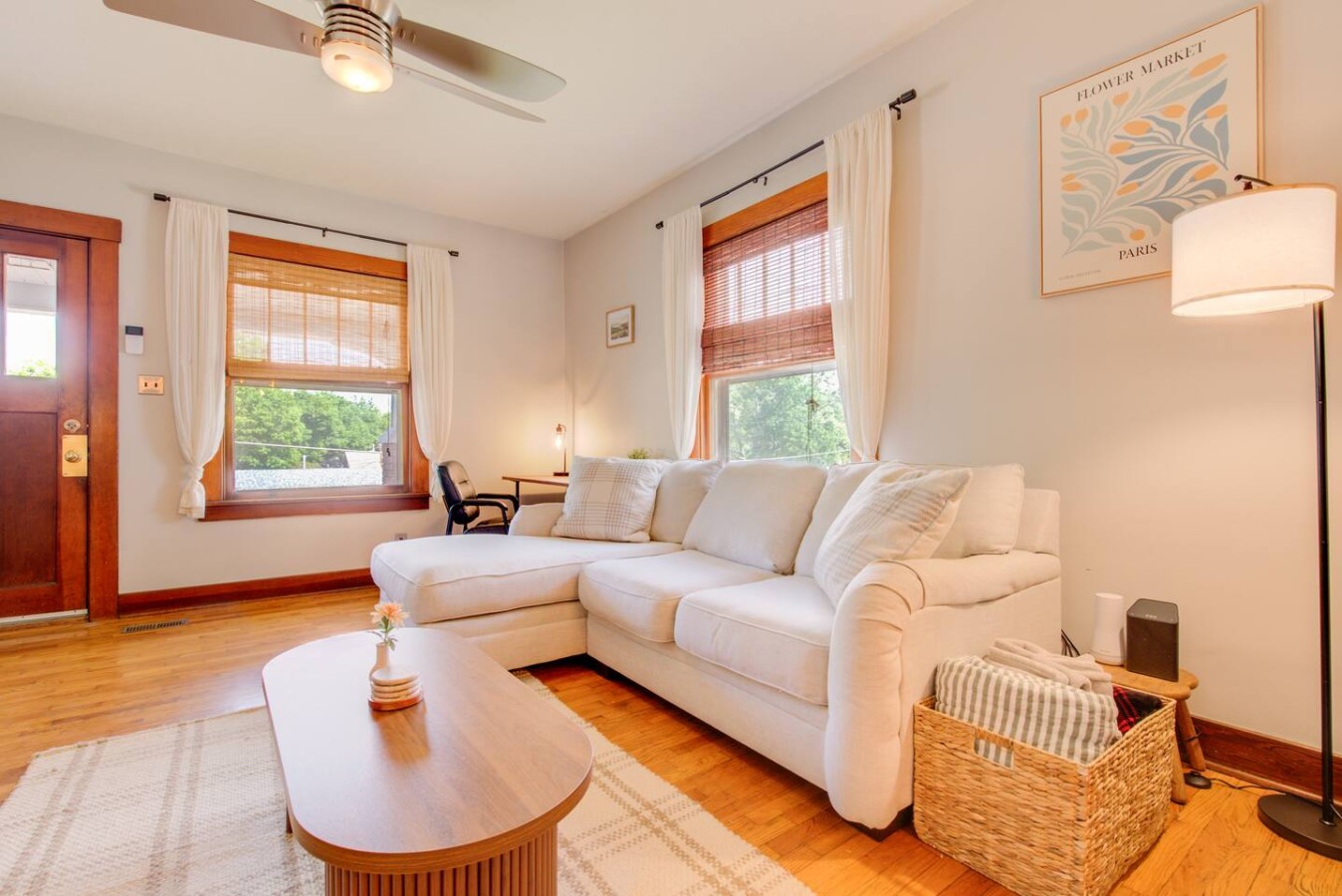 Charming Bungalow 4bd/2ba, Huge Deck and Sunroom