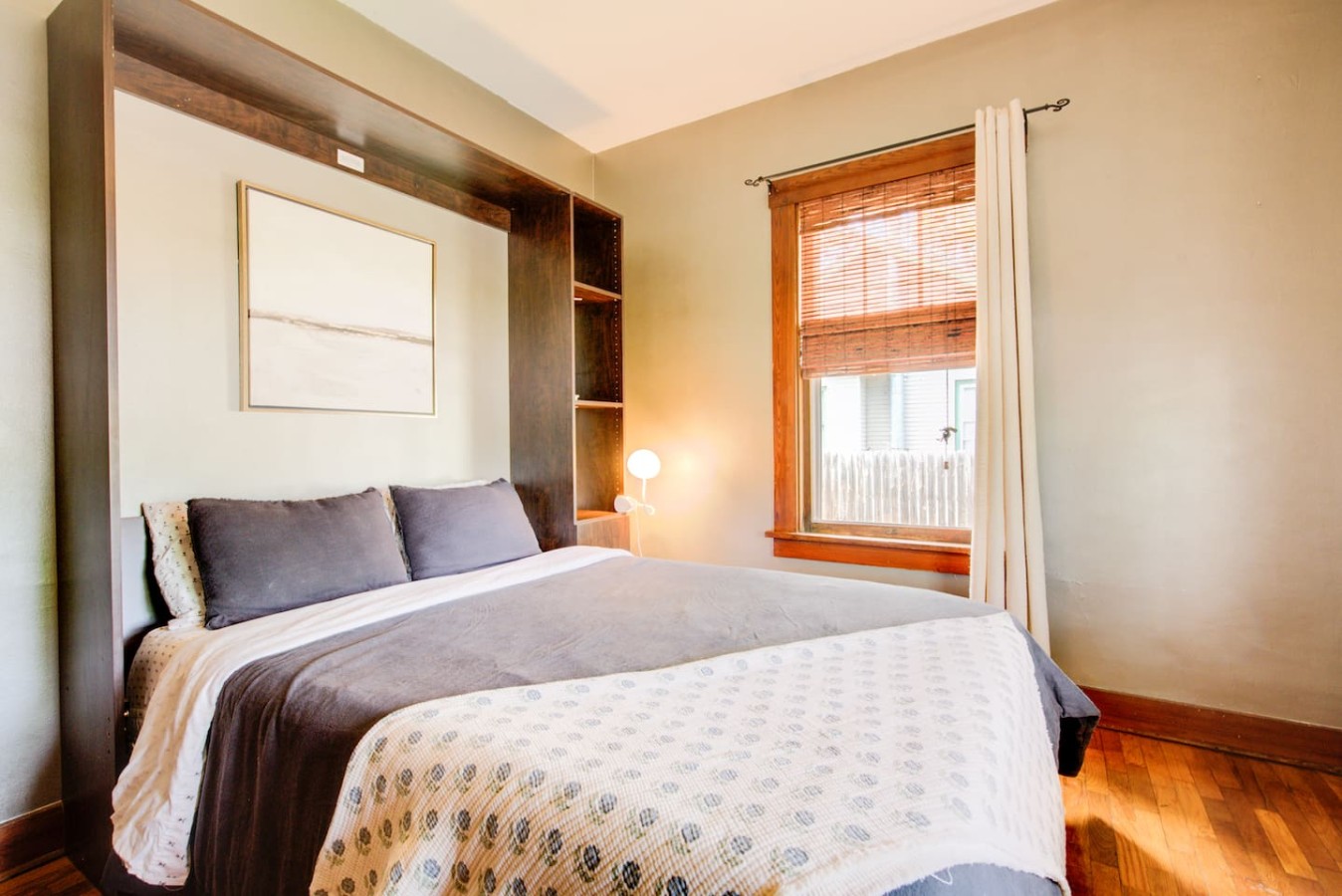 Charming Bungalow 4bd/2ba, Huge Deck and Sunroom