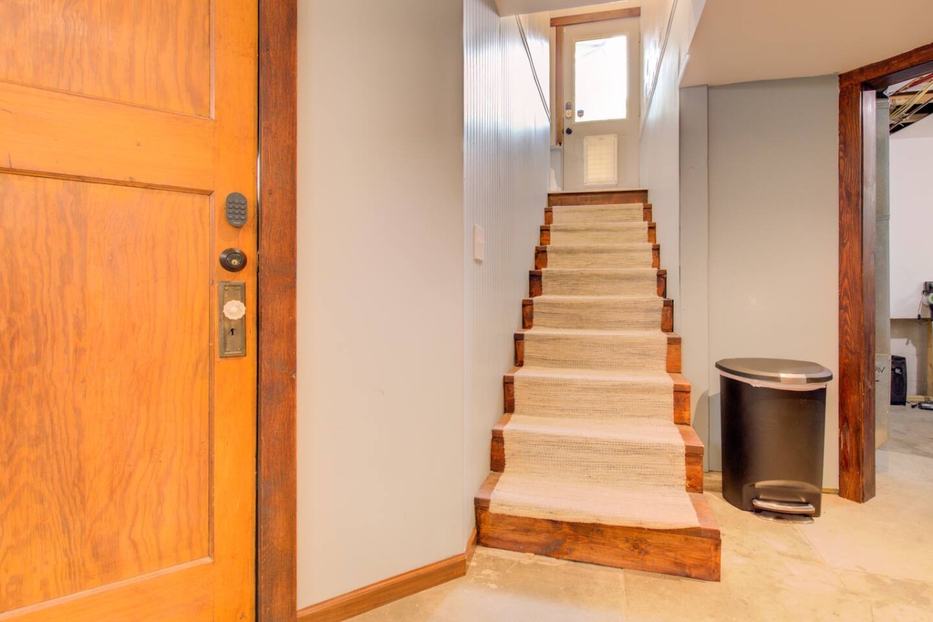 Charming Bungalow 4bd/2ba, Huge Deck and Sunroom