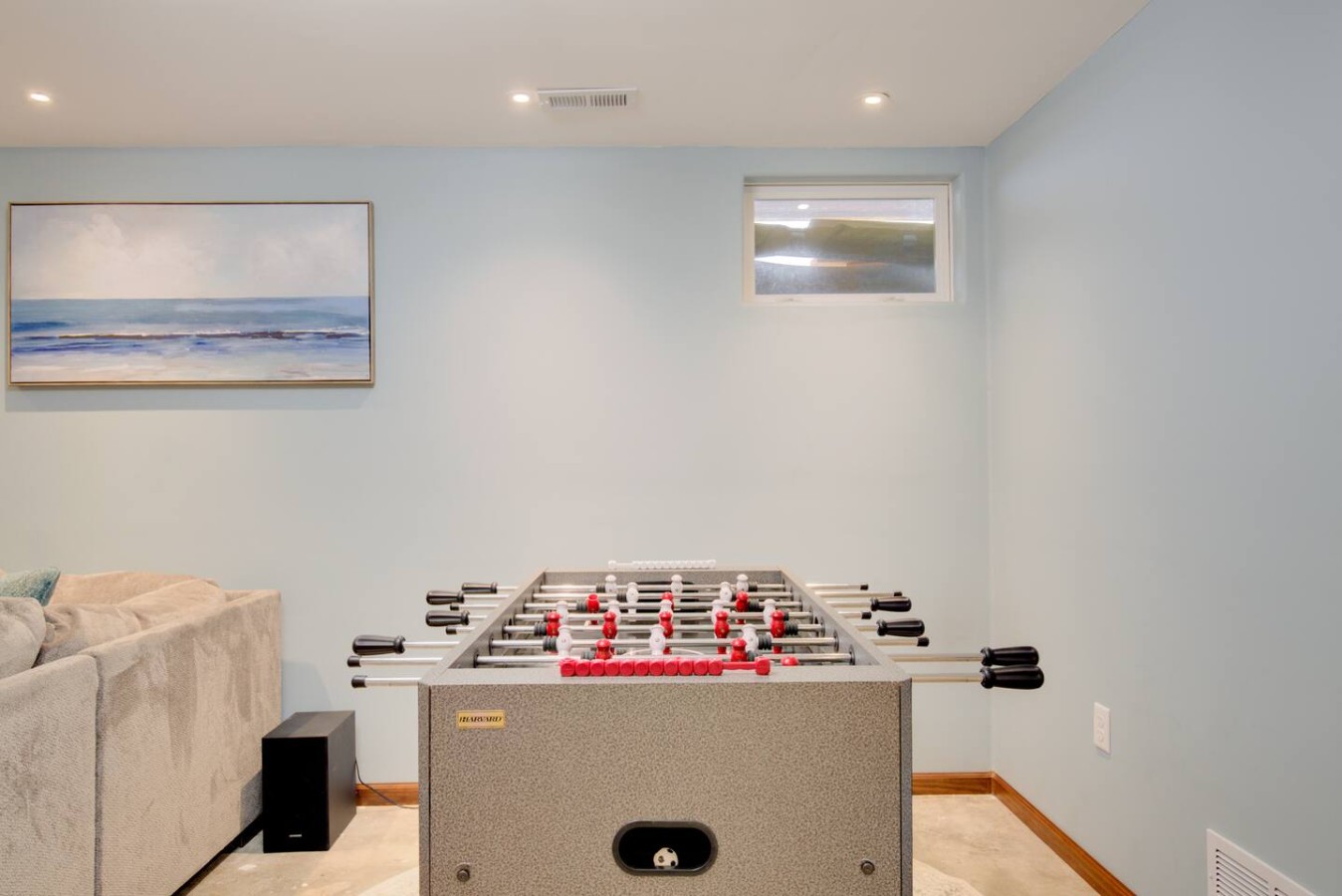 Charming Bungalow 4bd/2ba, Huge Deck and Sunroom