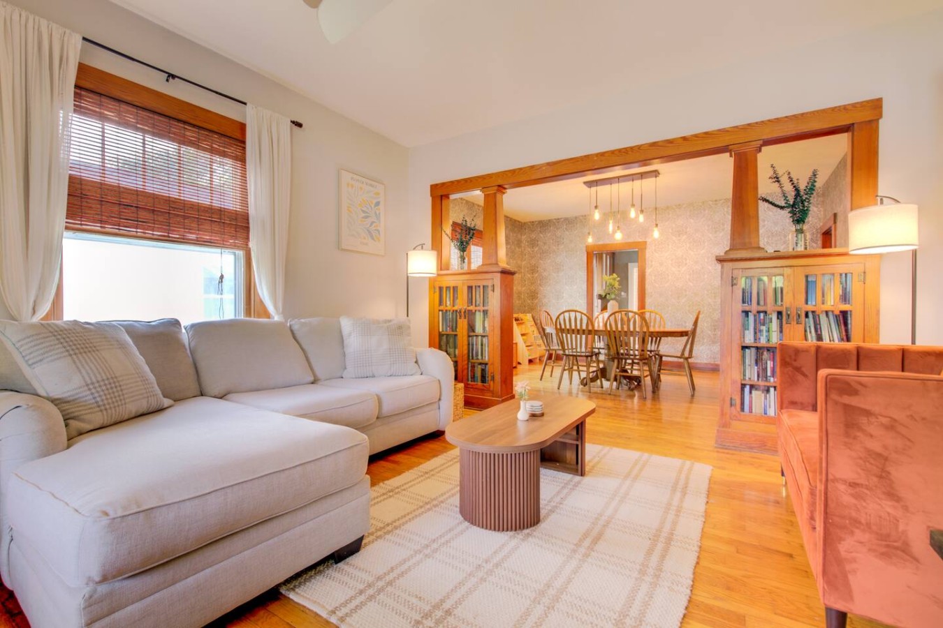 Charming Bungalow 4bd/2ba, Huge Deck and Sunroom