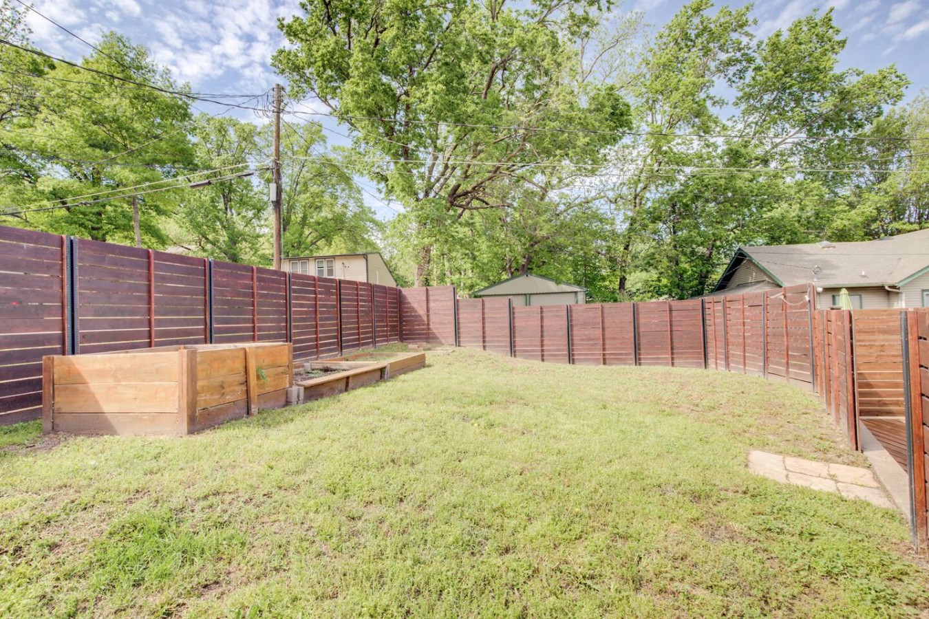 Charming Bungalow 4bd/2ba, Huge Deck and Sunroom