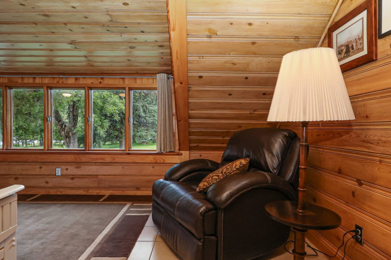 Unique Wood Loft Escape, Lake Views, 1BD/1BTH