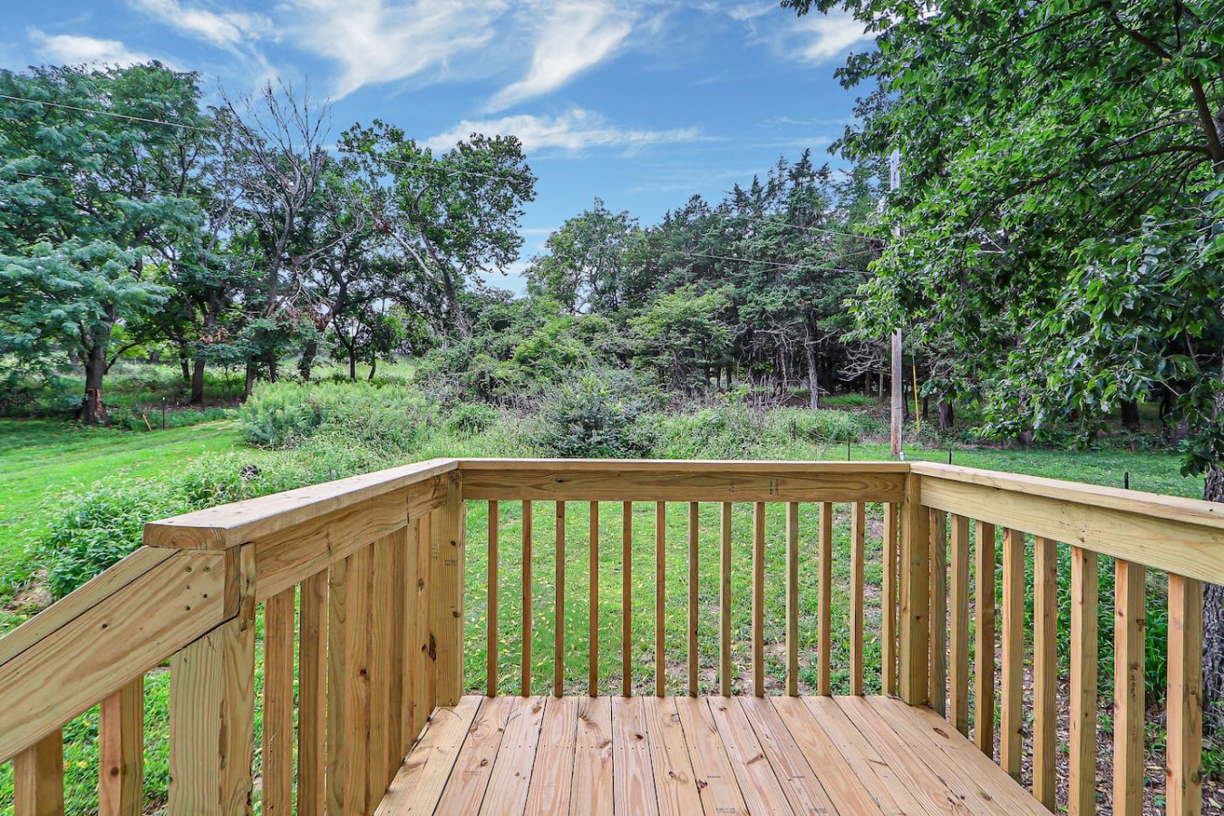 Unique Wood Loft Escape, Lake Views, 1BD/1BTH