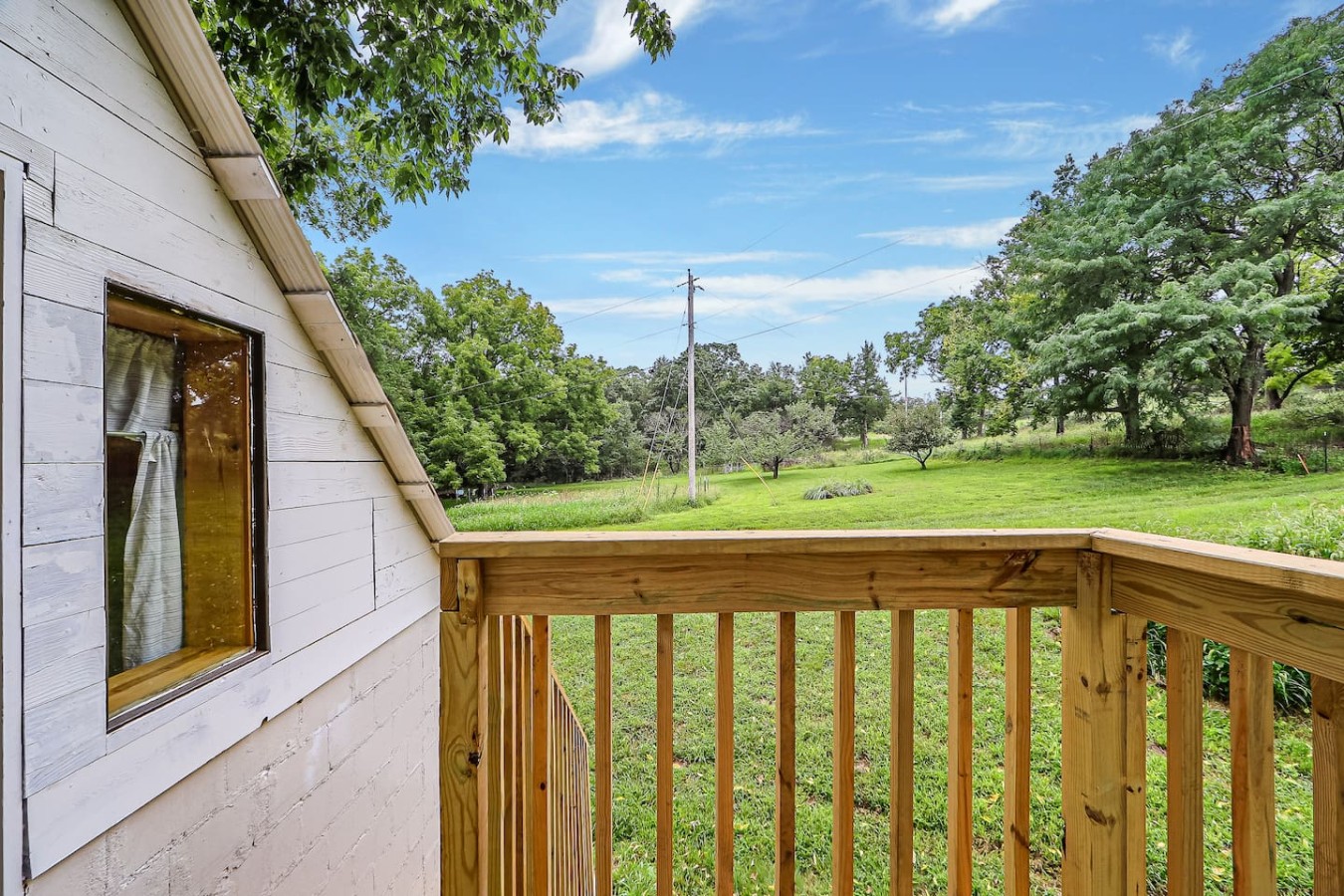 Unique Wood Loft Escape, Lake Views, 1BD/1BTH