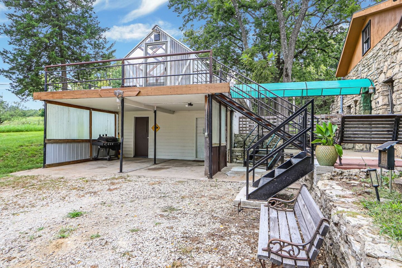 Unique Wood Loft Escape, Lake Views, 1BD/1BTH
