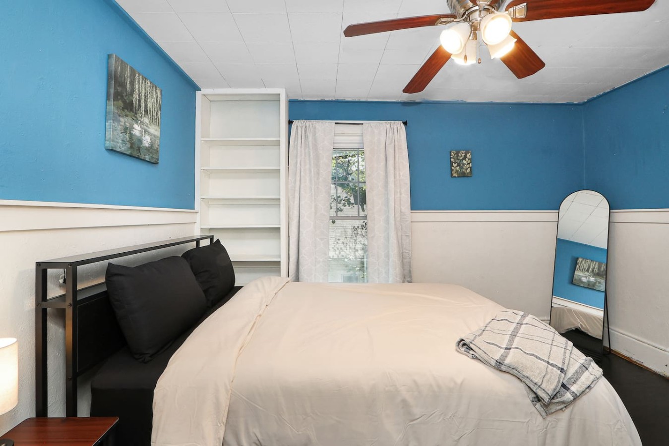 Unique & Cozy 3BD/2.5BA Home, Screened Porch, Loft