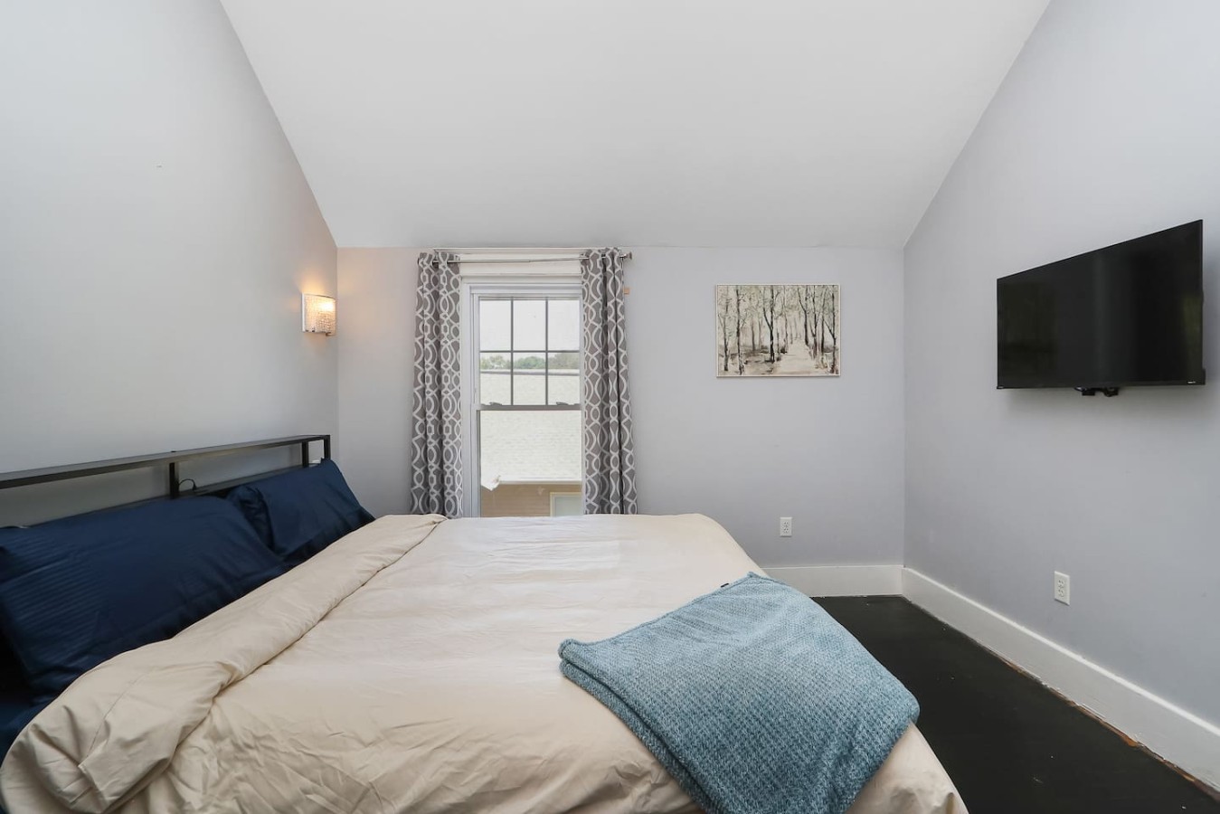 Unique & Cozy 3BD/2.5BA Home, Screened Porch, Loft