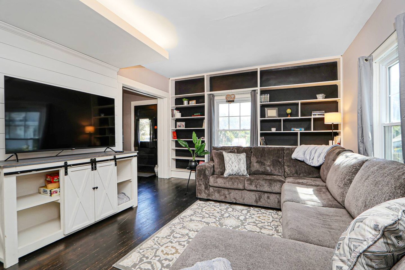 Unique & Cozy 3BD/2.5BA Home, Screened Porch, Loft
