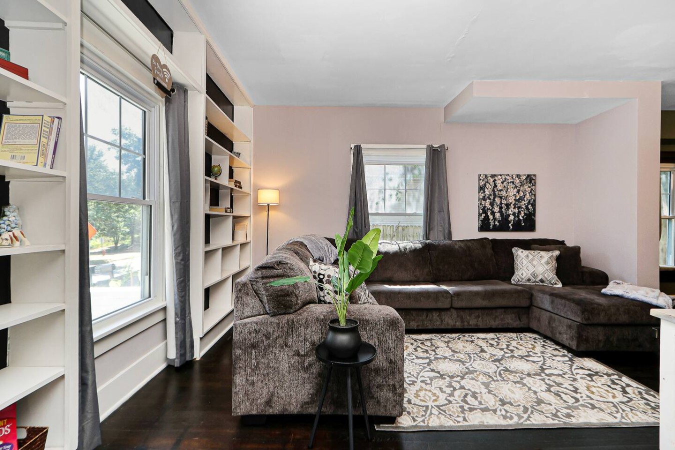 Unique & Cozy 3BD/2.5BA Home, Screened Porch, Loft
