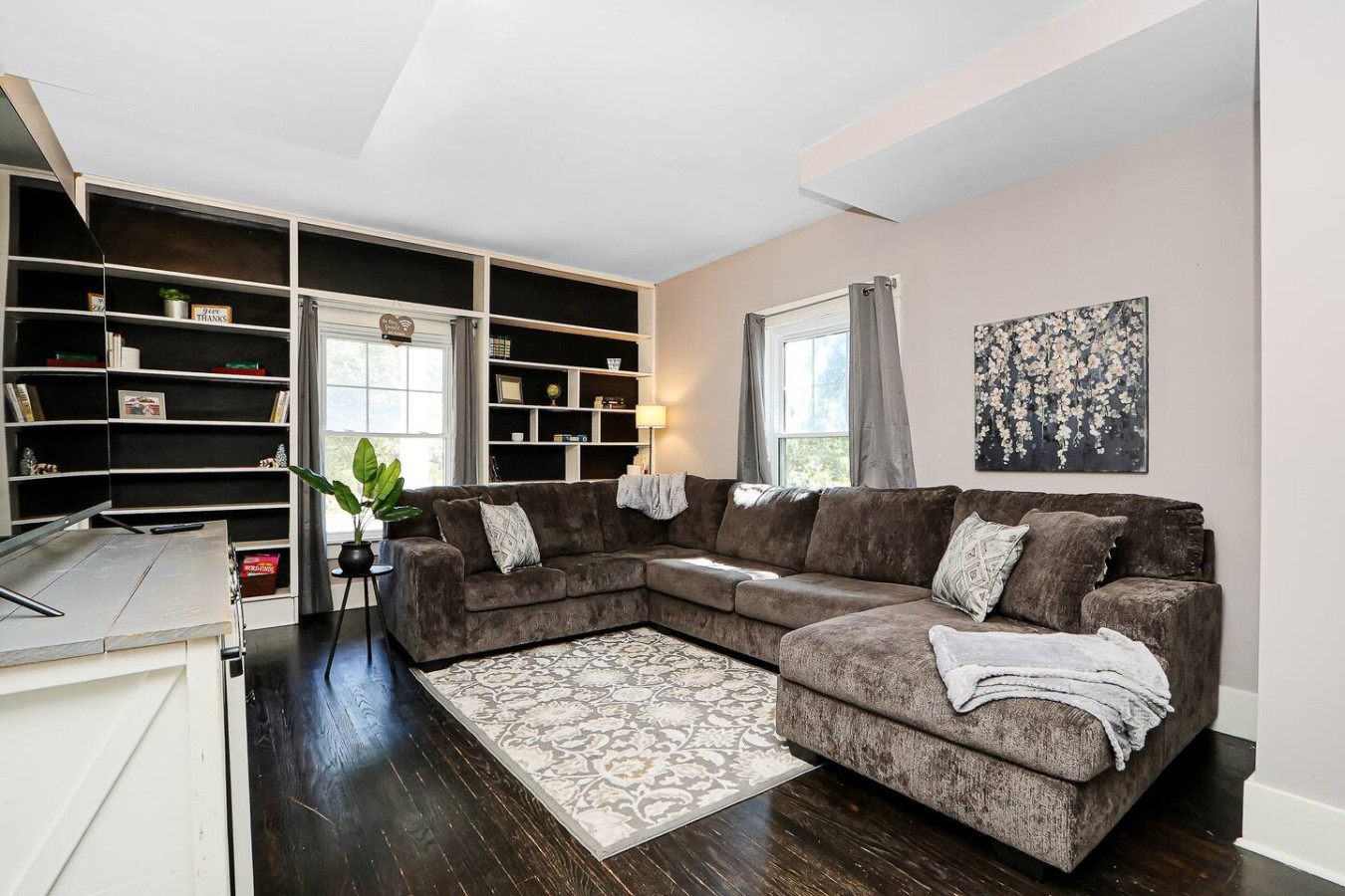 Unique & Cozy 3BD/2.5BA Home, Screened Porch, Loft