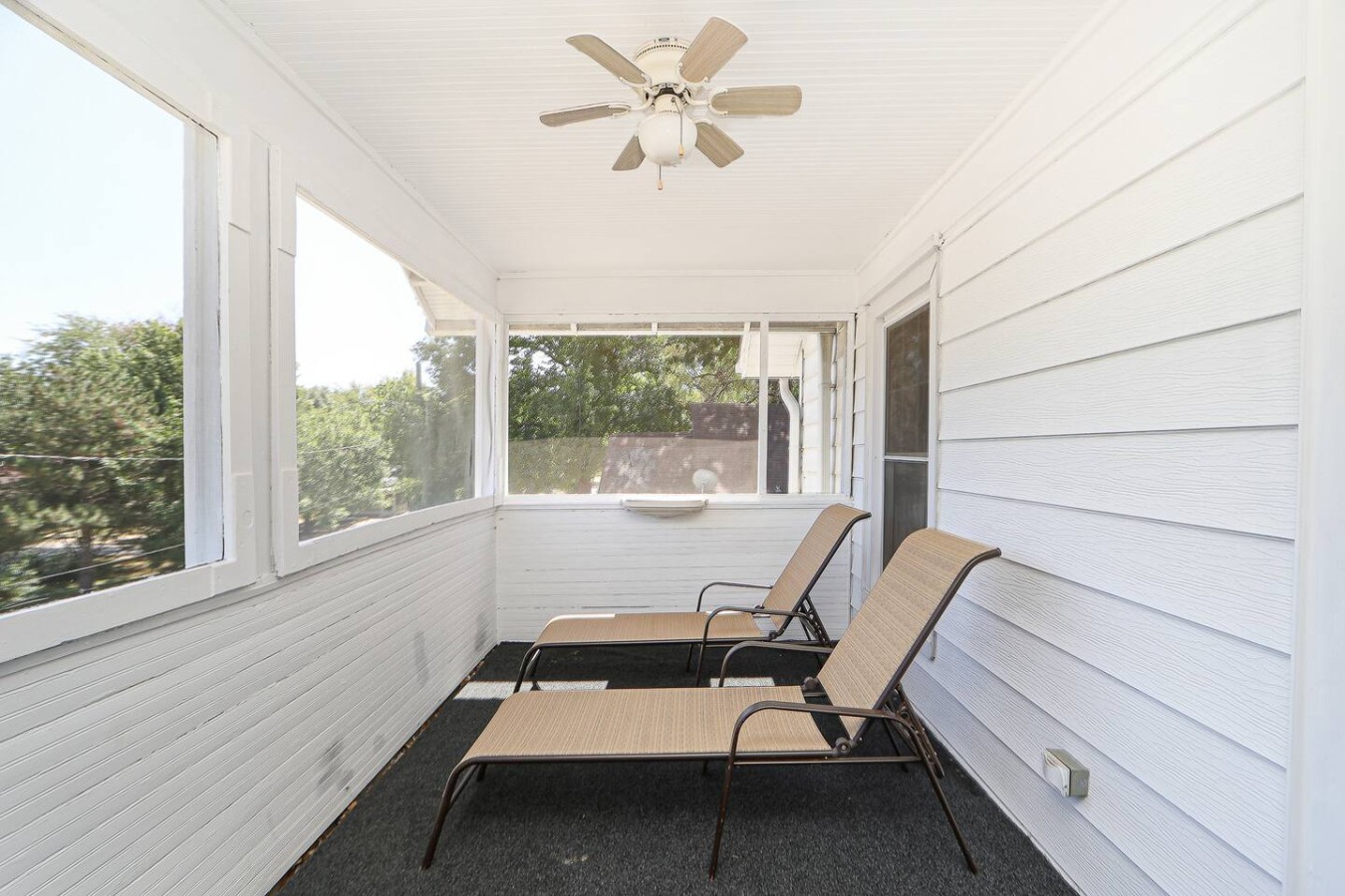 Unique & Cozy 3BD/2.5BA Home, Screened Porch, Loft