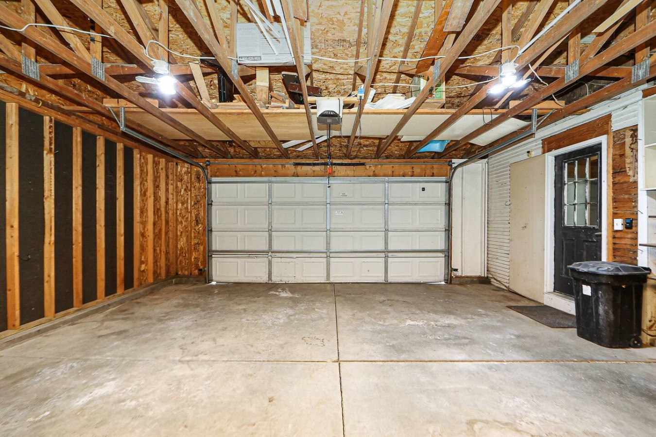 Unique & Cozy 3BD/2.5BA Home, Screened Porch, Loft