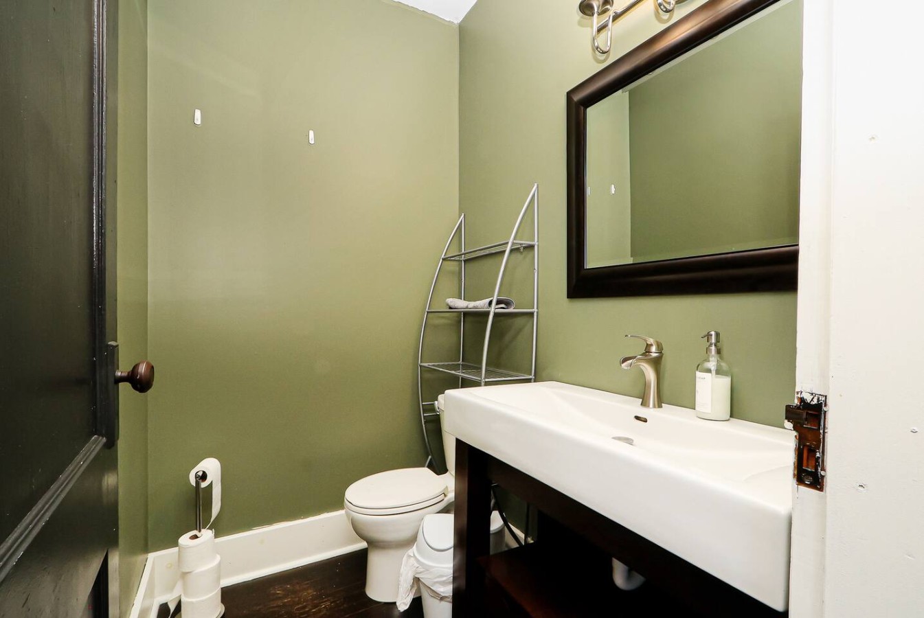 Unique & Cozy 3BD/2.5BA Home, Screened Porch, Loft