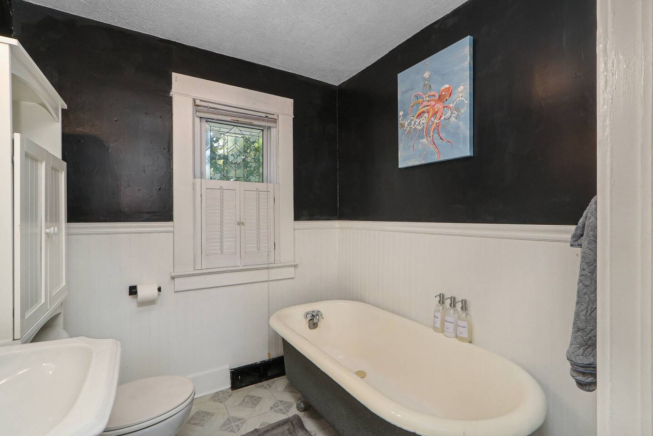 Unique & Cozy 3BD/2.5BA Home, Screened Porch, Loft