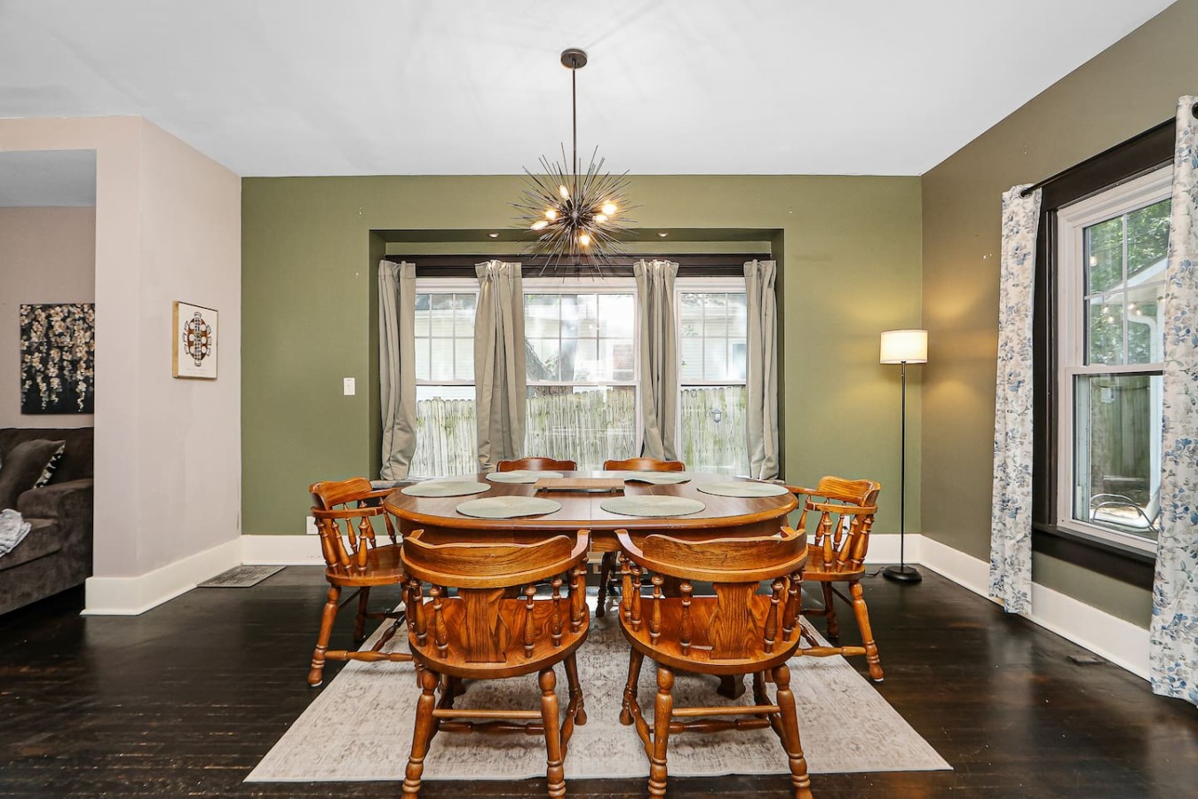 Unique & Cozy 3BD/2.5BA Home, Screened Porch, Loft