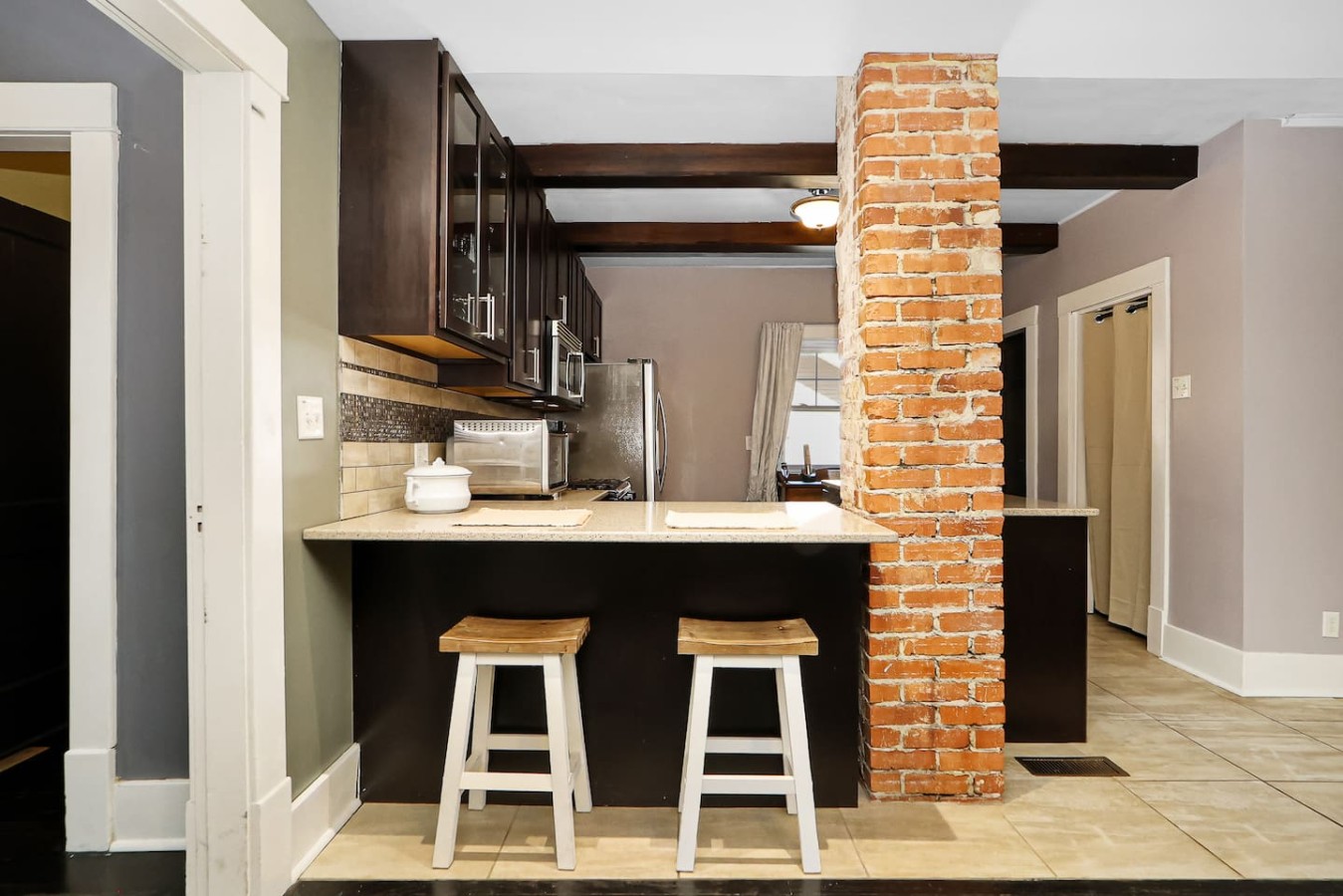 Unique & Cozy 3BD/2.5BA Home, Screened Porch, Loft