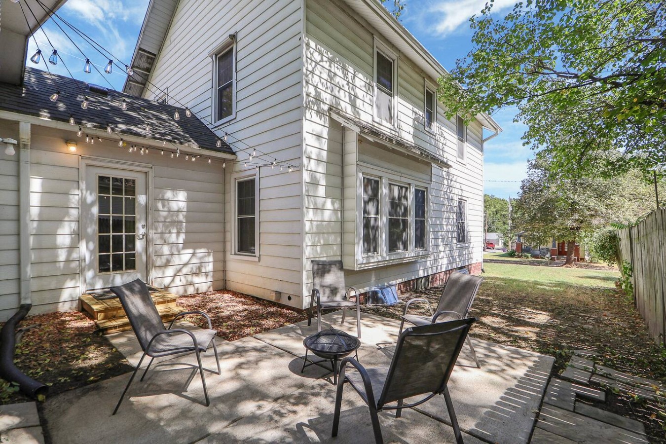 Unique & Cozy 3BD/2.5BA Home, Screened Porch, Loft