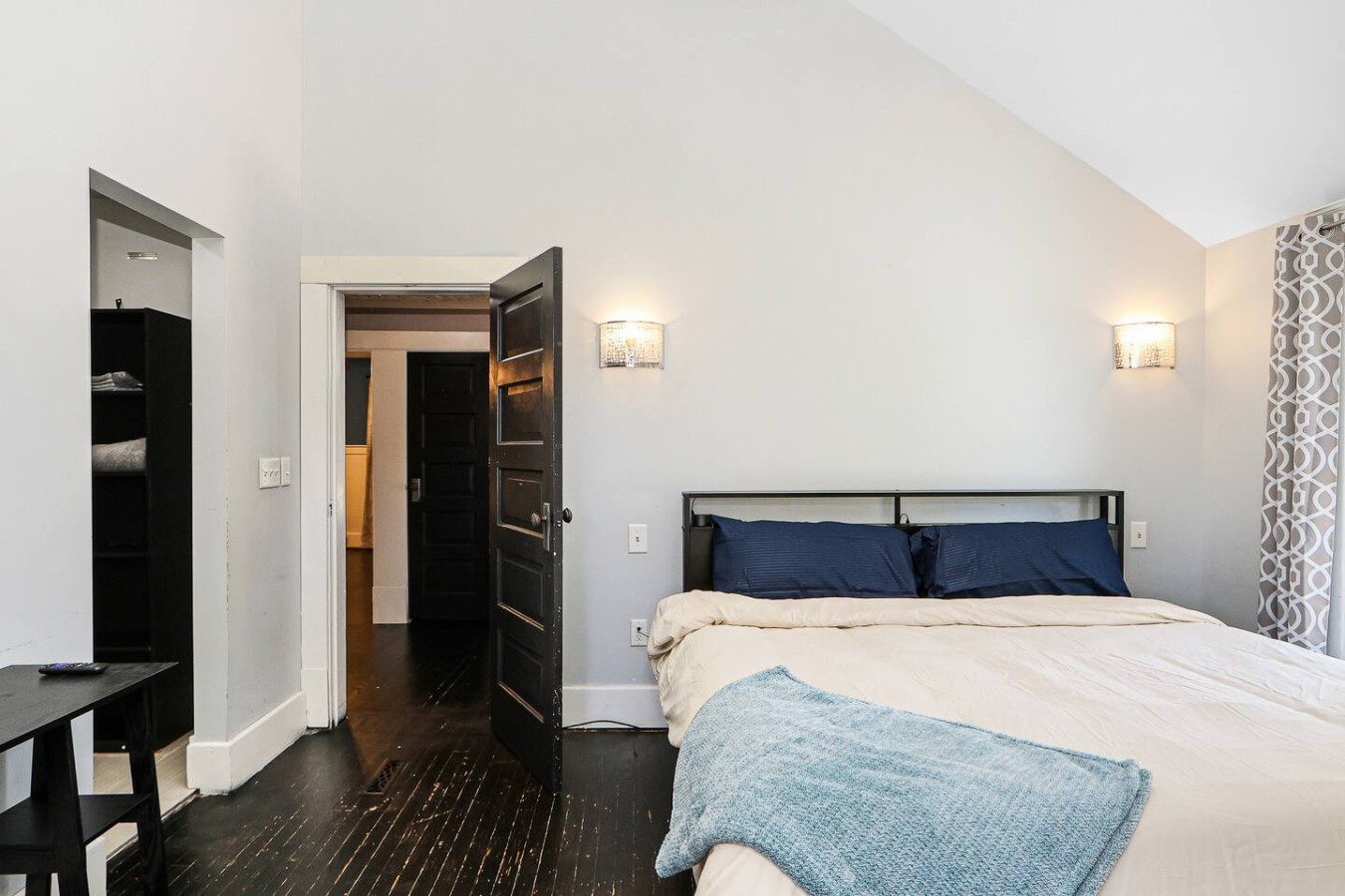 Unique & Cozy 3BD/2.5BA Home, Screened Porch, Loft