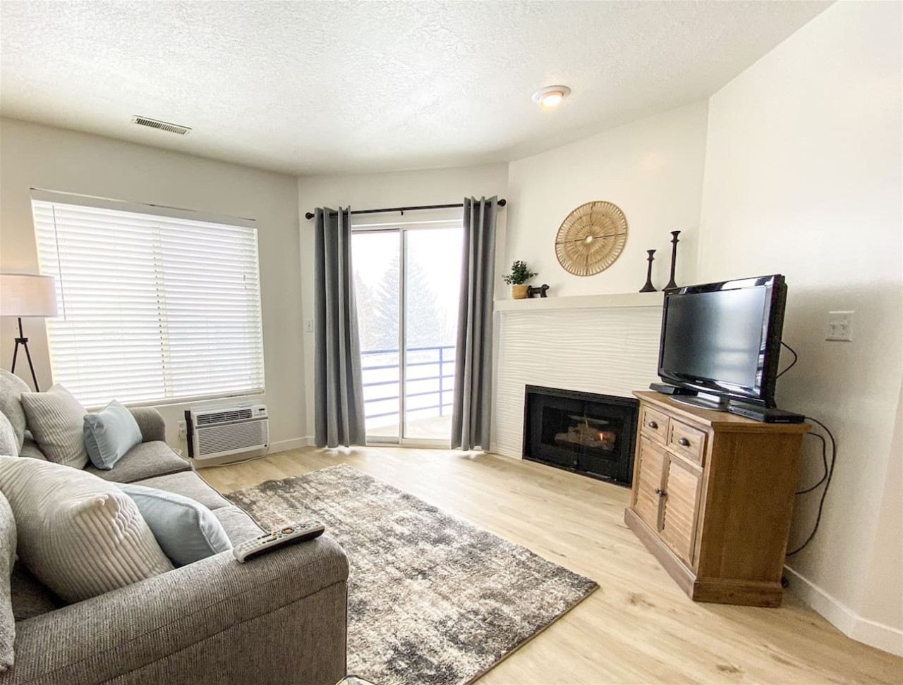 Inn Building Condo #213 Pet Friendly, Patio View! - Utah