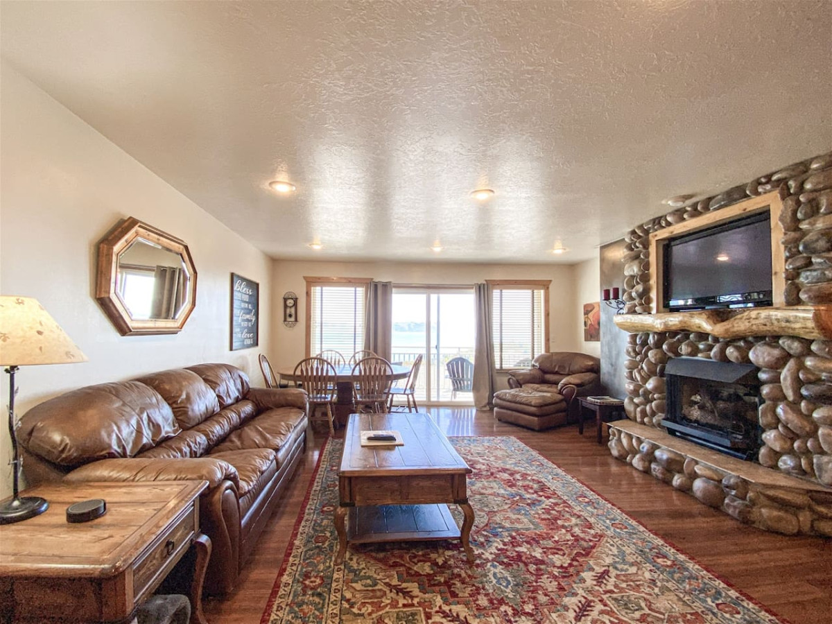 Lake View Condo 874 #4 with Awesome Lake Views — Garden City, UT — vacation rental