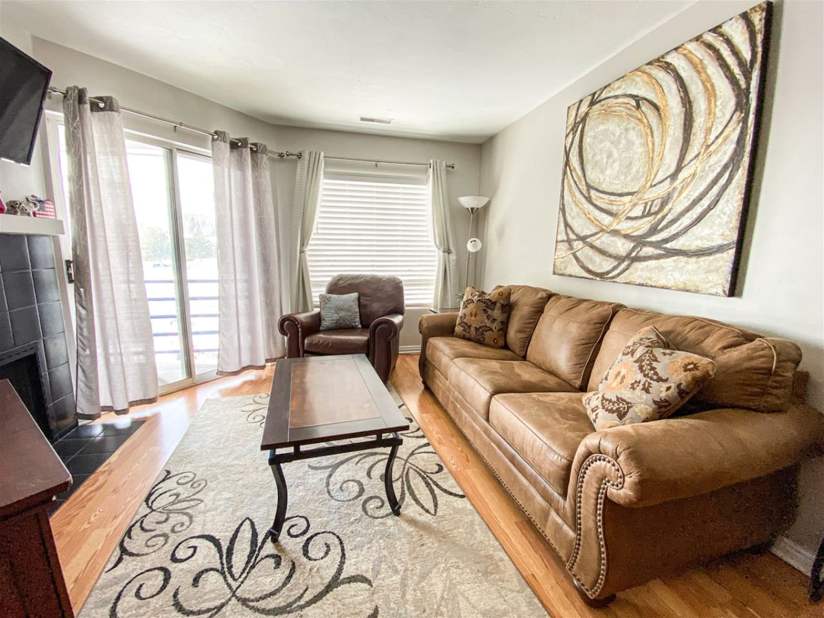 Beautiful, Updated Inn Building Condo #204 - Utah