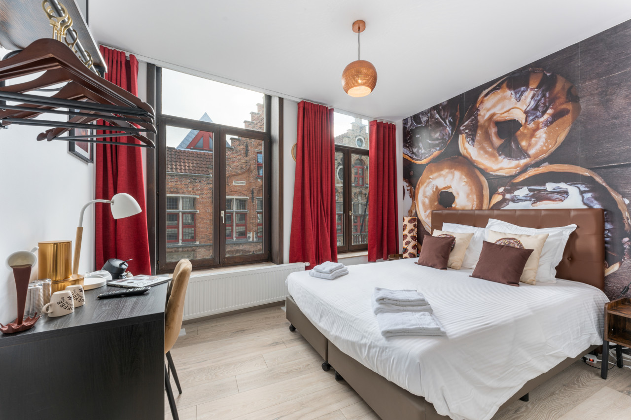 The room from the desk: the windows, red curtains and the donut wall