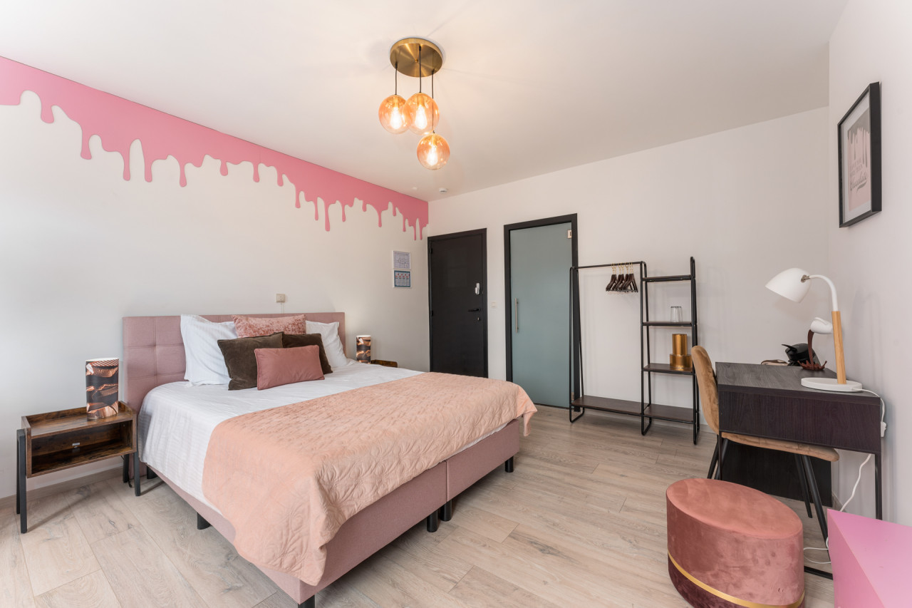 Oompa Loompa's Pink Chocolate Room - Chocolate Suite in Bruges - 1/15