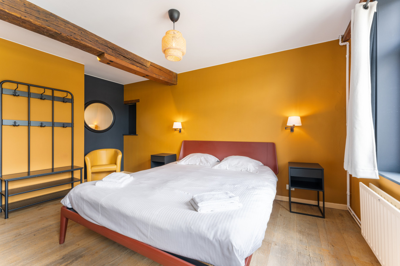 Garden room w. view old brewery — The Lake Suites Bruges