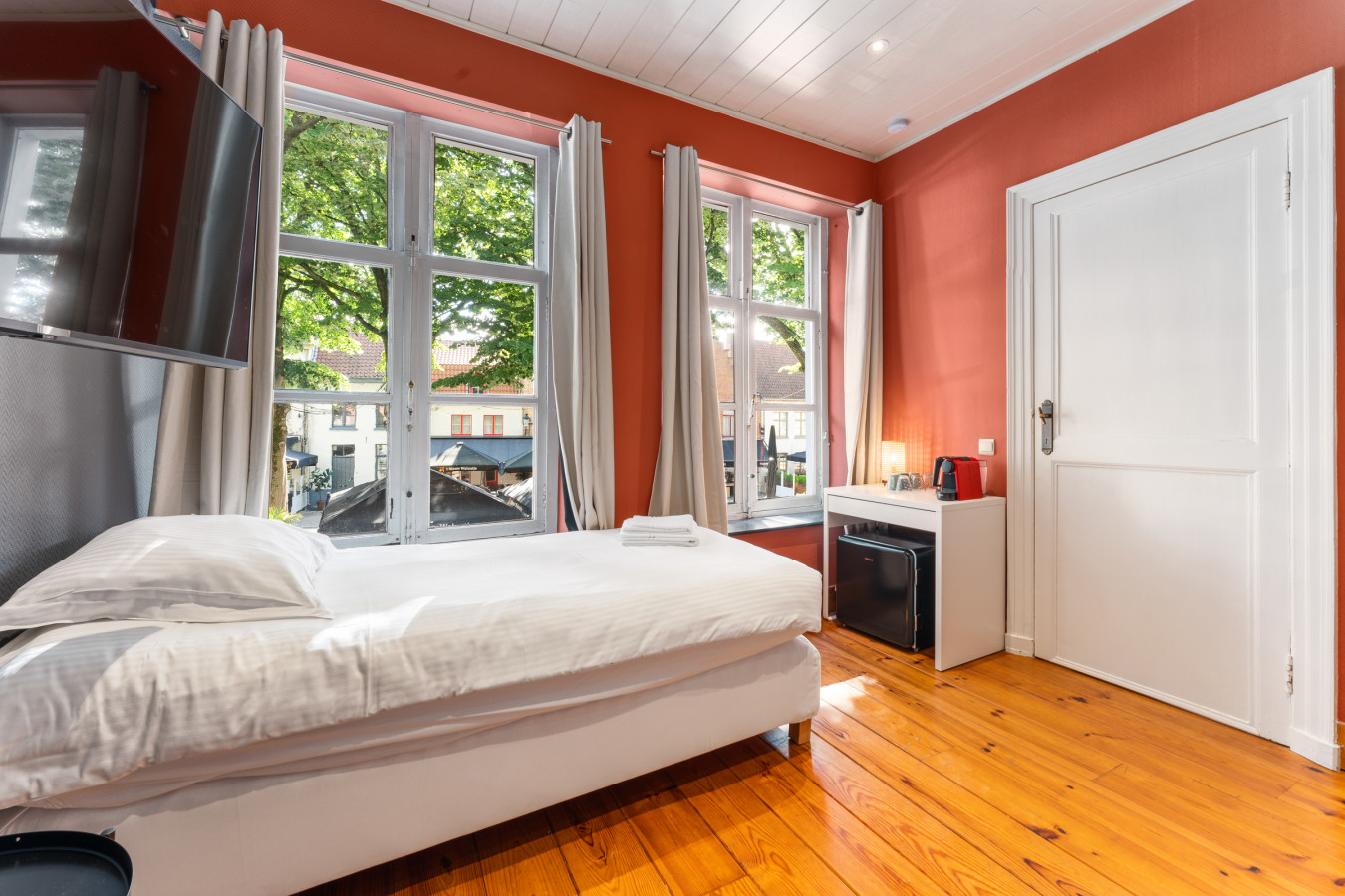 Room with view on old city square photo 5