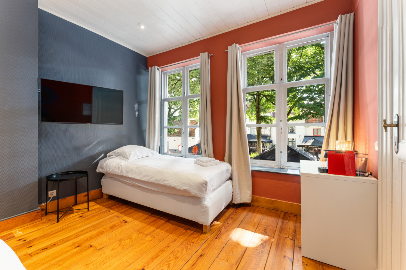 Room with view on old city square photo 19
