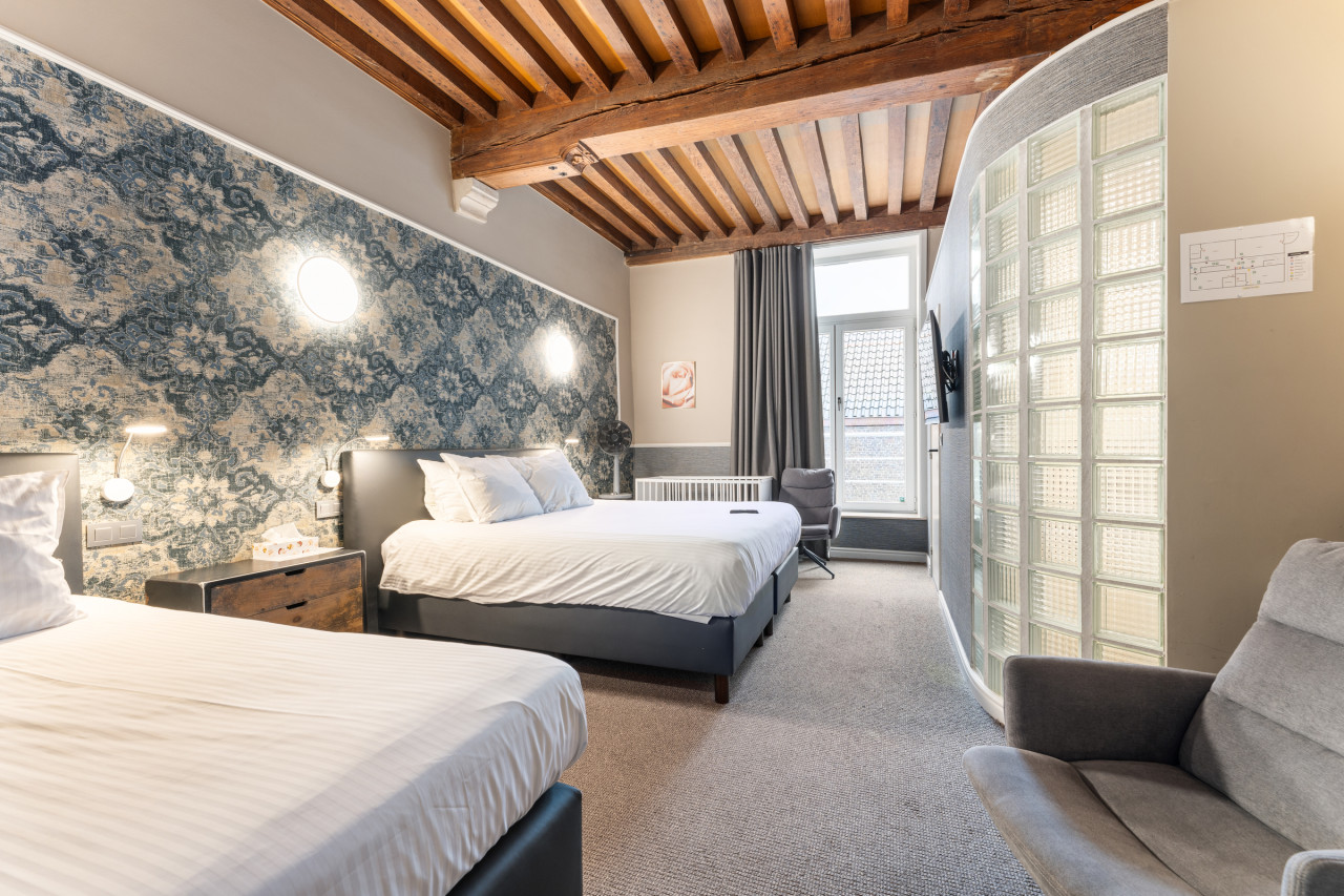 Cozy Historical Triple Room in Bruges Center - Hotel Karel de Stoute Bruges