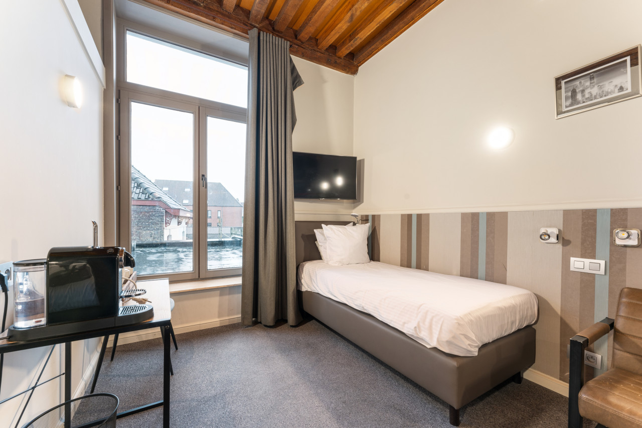 Spacious Triple Room in Historic Bruges - Photo 4